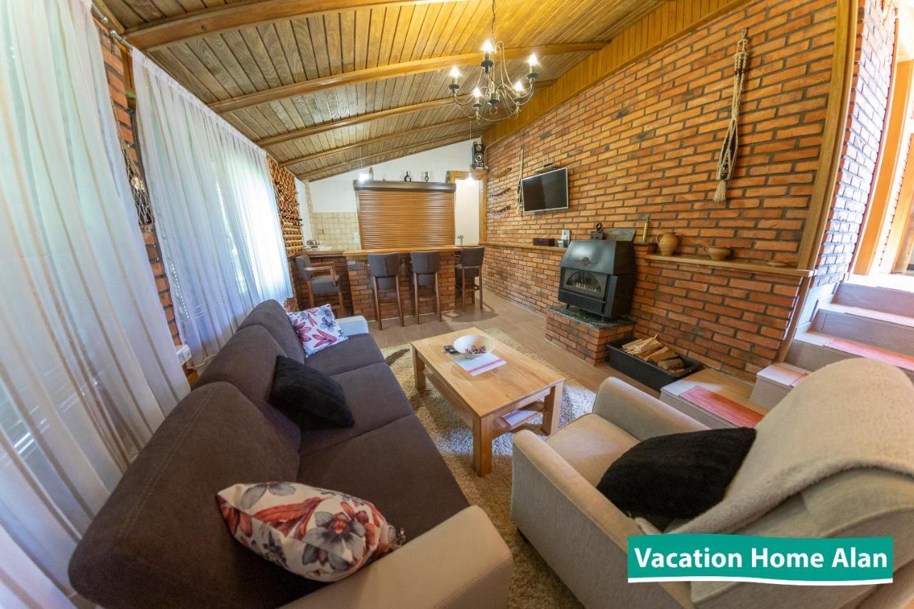 Vacation Home Alan 2 Kulen Vakuf Zewnętrze zdjęcie